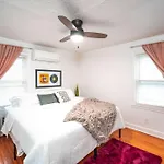 Cozy Louisville Apt With Parking Great Location