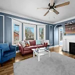 Cozy And Spacious Retreat In Lou Arts District