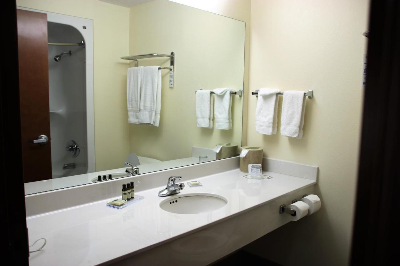 Hawthorn By Wyndham East Hotel 3*