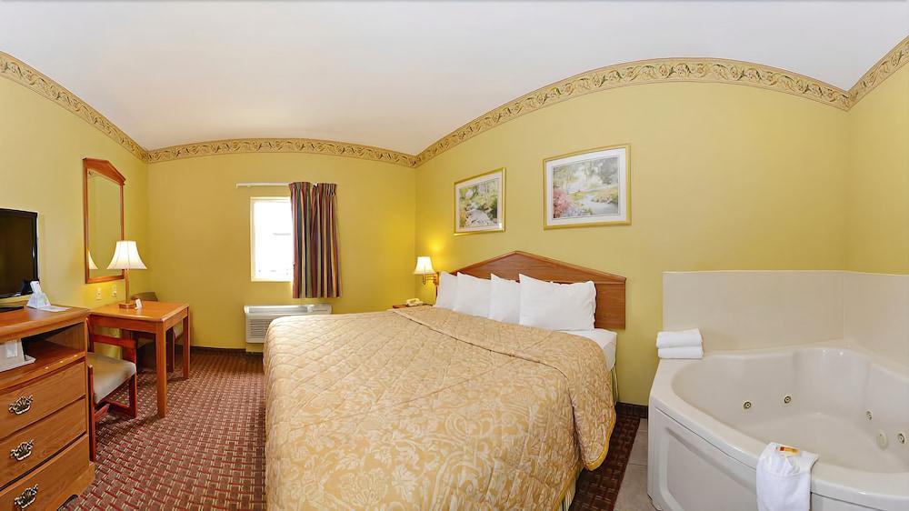 Econo Airport Lodge *