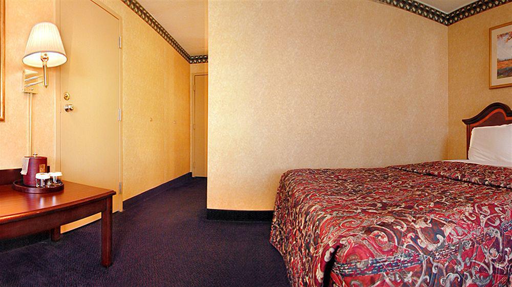 Ramada Plaza And Conference Center Hotel 3*