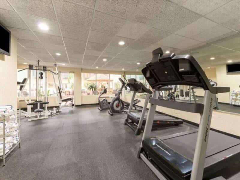 Hotel Ramada Plaza And Conference Center 3*