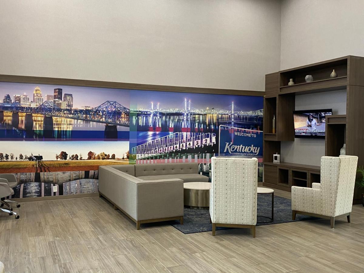 Clarion Pointe University/expo Hotel Louisville
