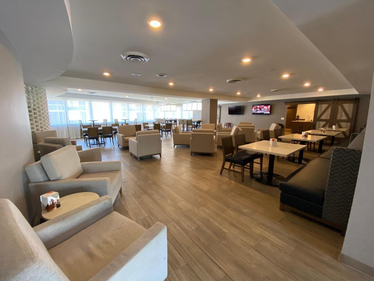 Hotel Clarion Pointe University/expo 2*