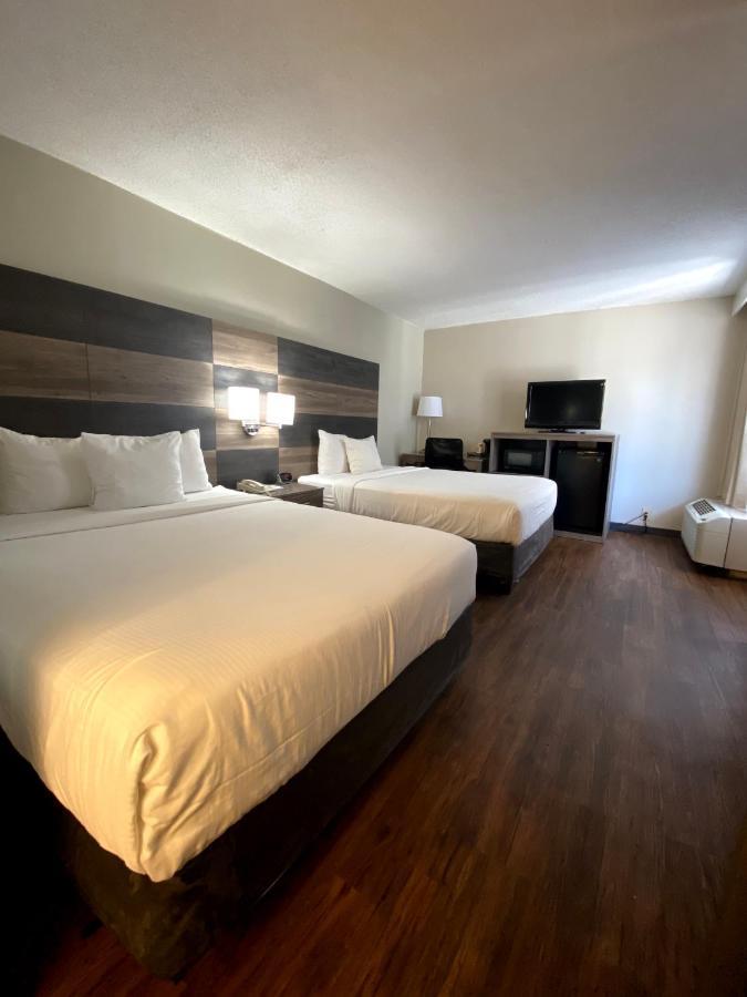 Hotel Clarion Pointe University/expo 2*