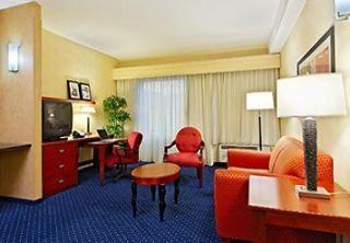 Courtyard Northeast Hotel 3*
