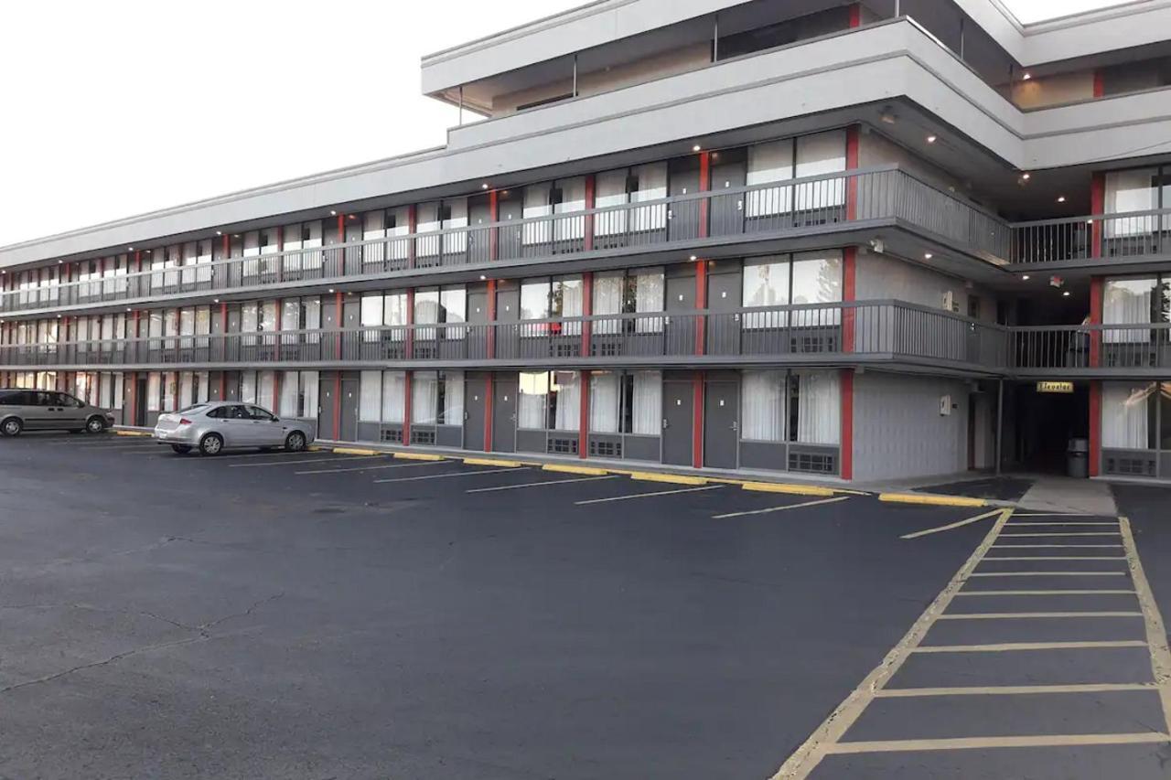 Clarion Pointe University/expo Hotel Louisville