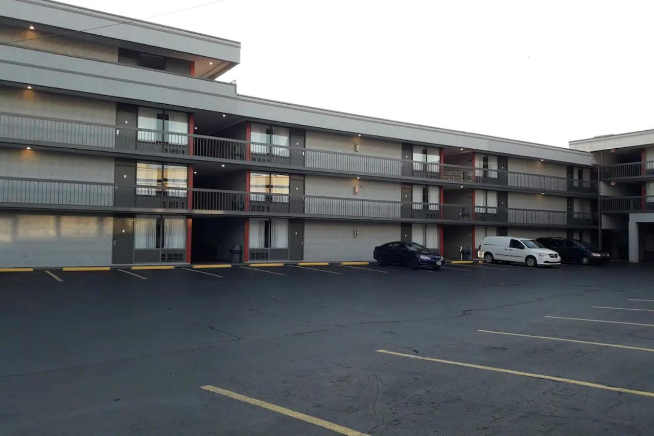 Hotel Clarion Pointe University/expo 2*