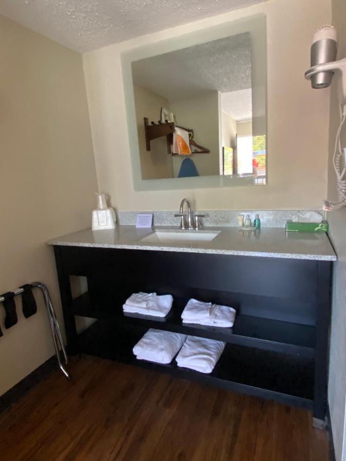 Hotel Clarion Pointe University/expo Louisville