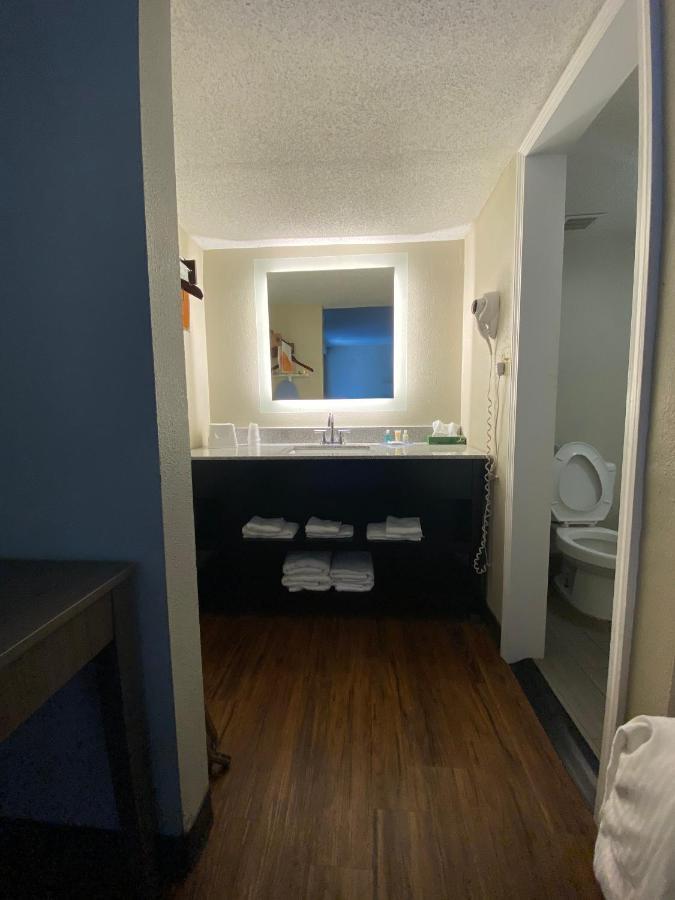 Hotel Clarion Pointe University/expo