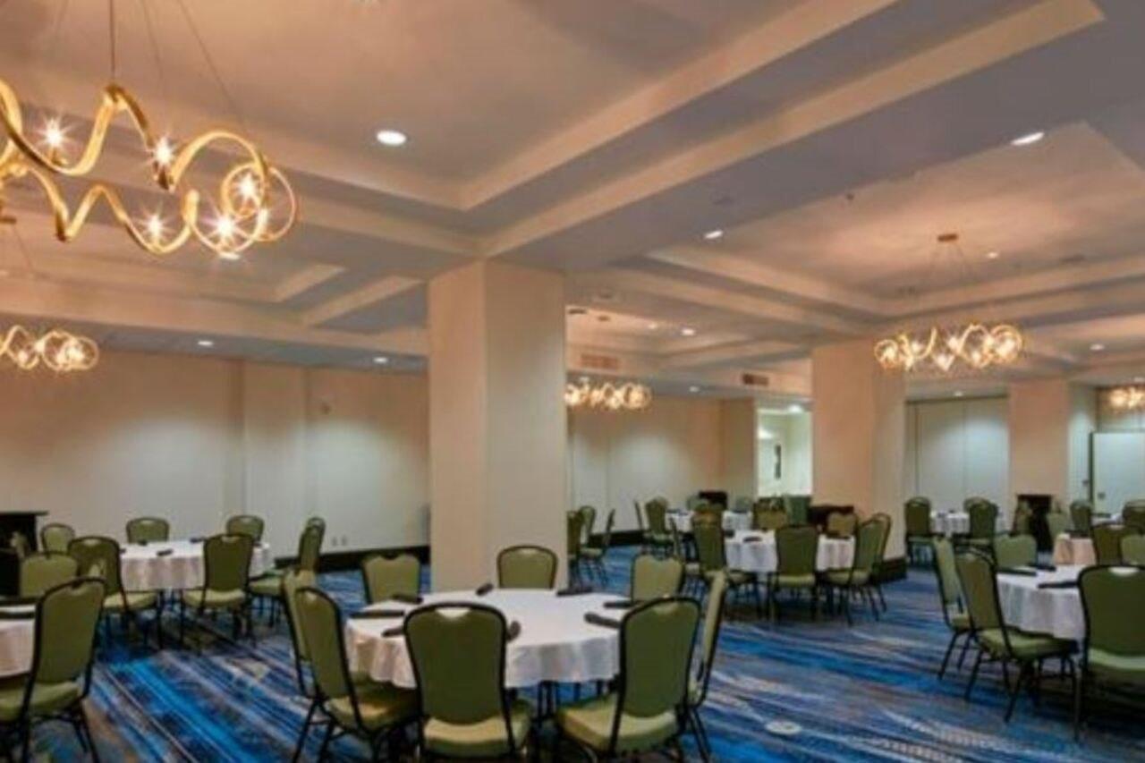 Embassy Downtown Hotel 4*