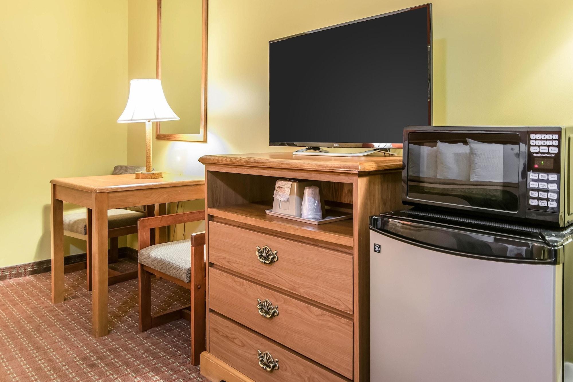 Econo Airport Lodge