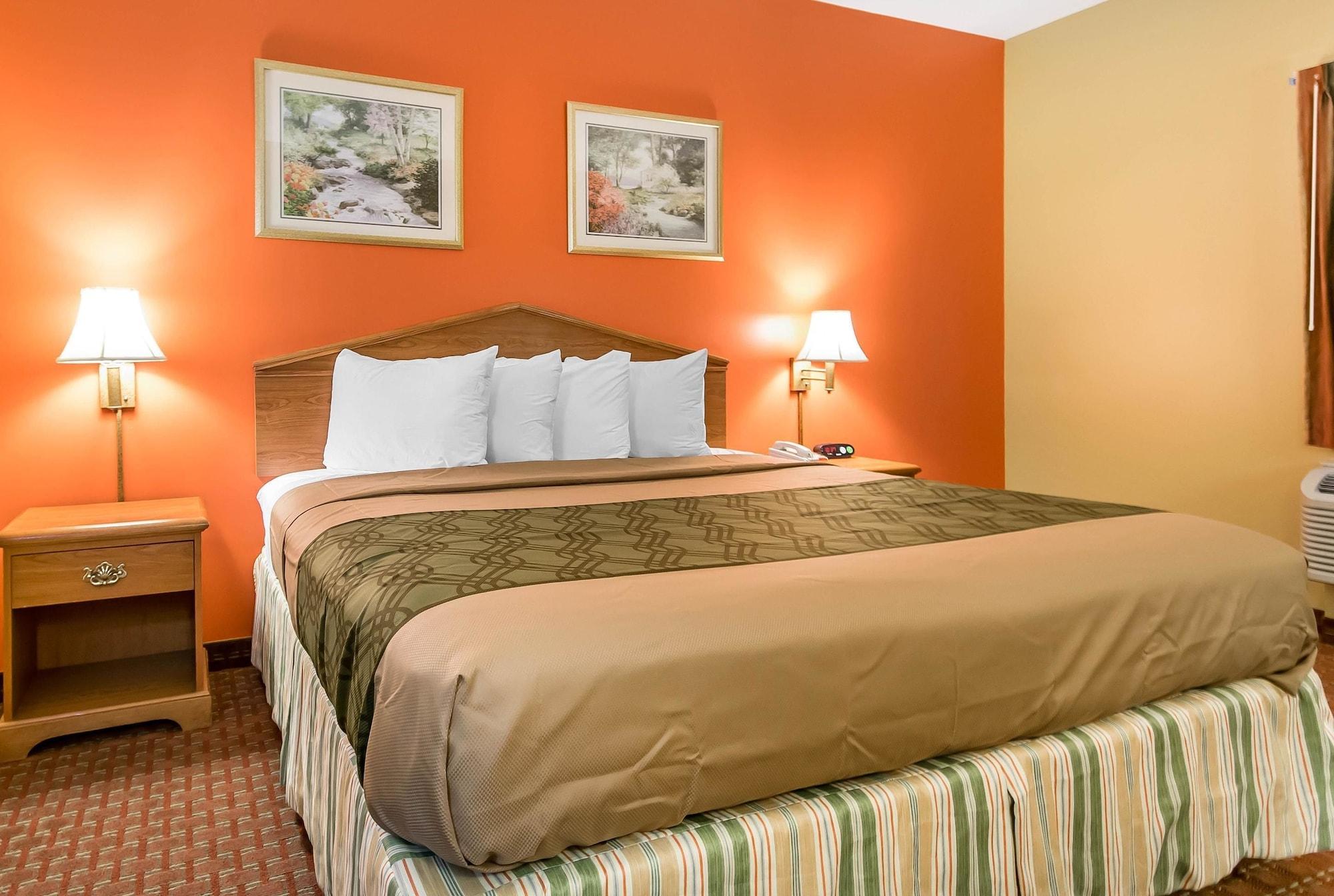 Econo Airport Lodge *