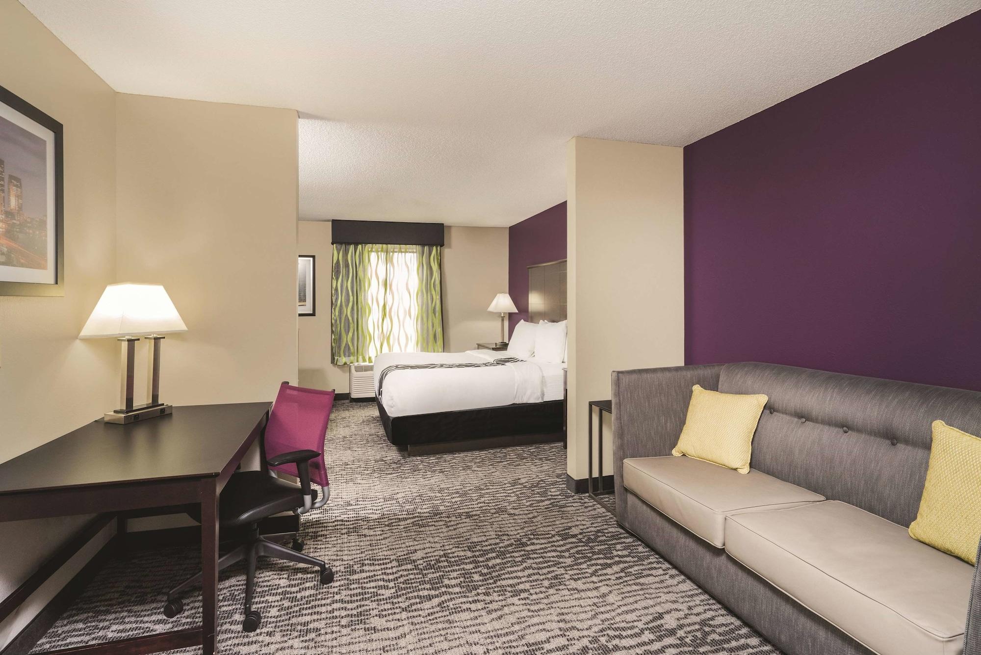 La Quinta & By Wyndham East Hotel 3*