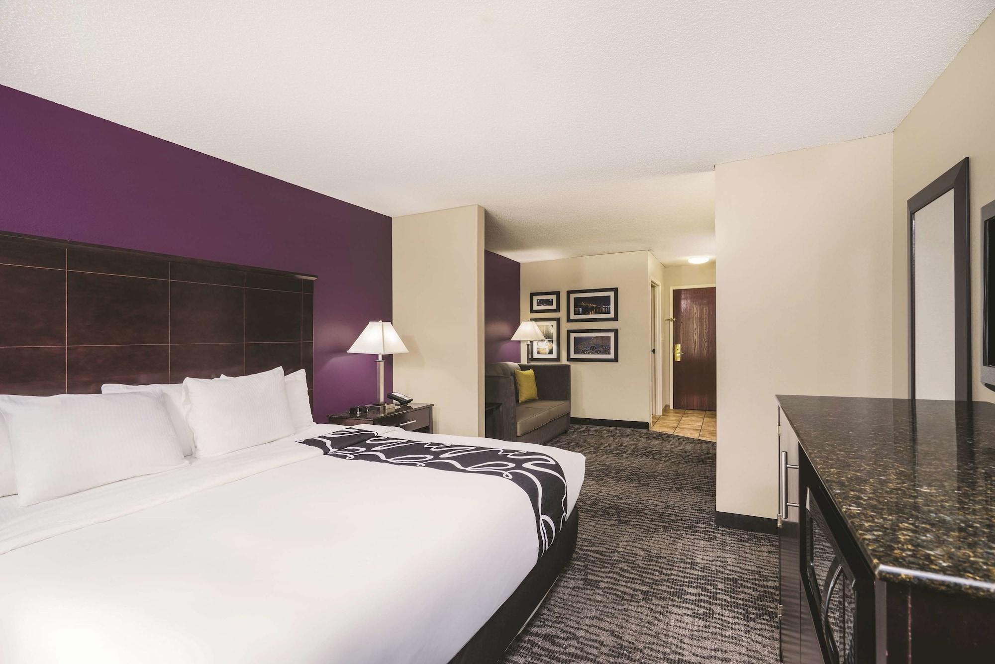 Hotel La Quinta & By Wyndham East Louisville