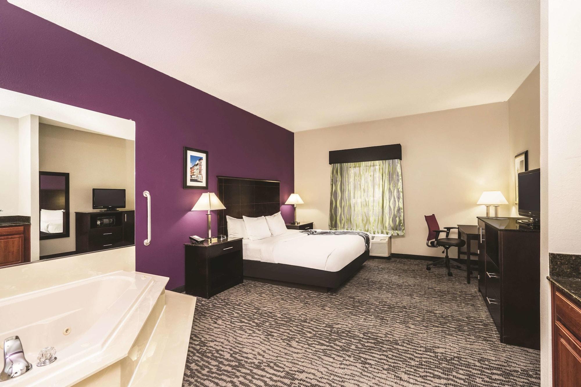 La Quinta & By Wyndham East Hotel 3*