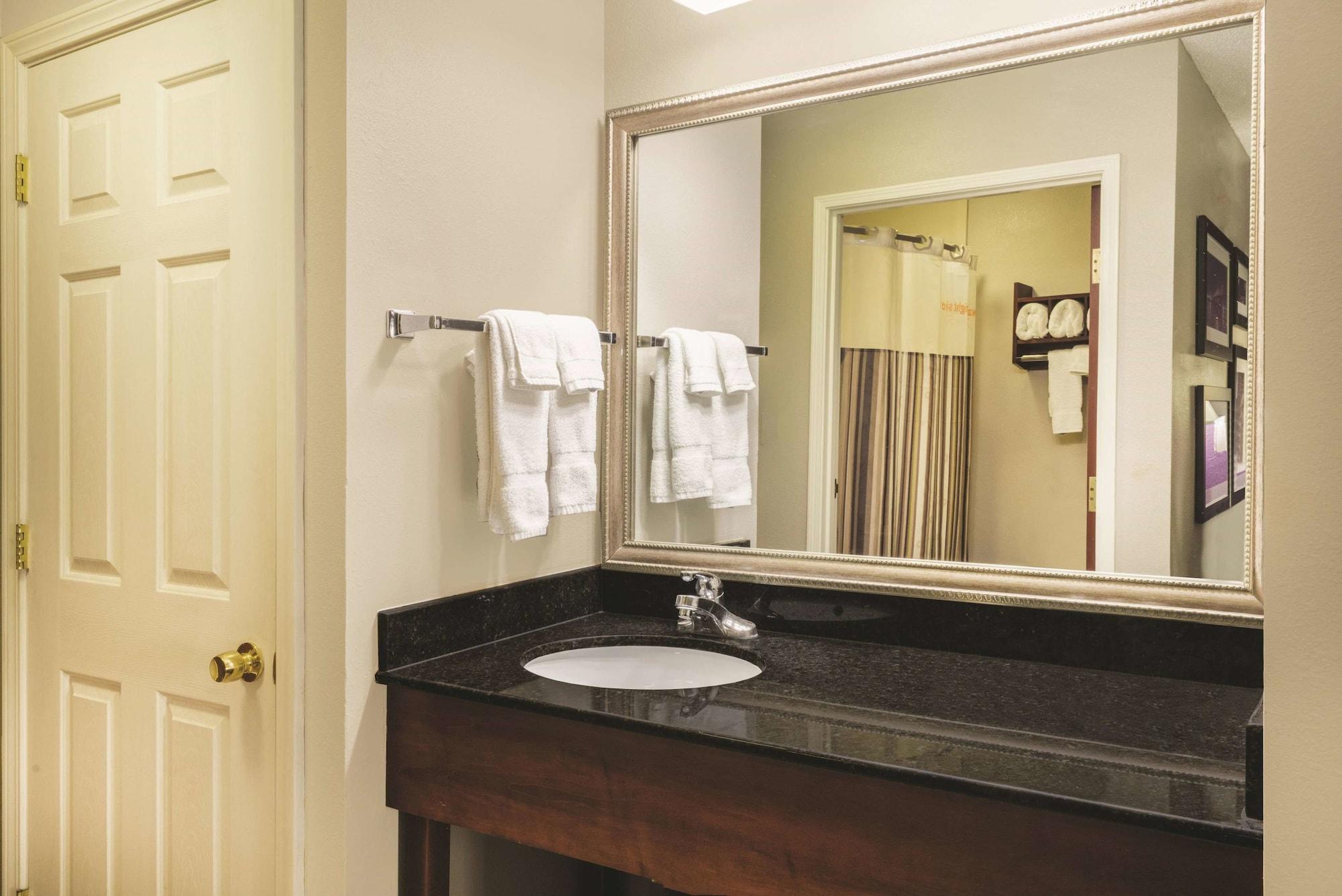 Hotel La Quinta & By Wyndham East Louisville