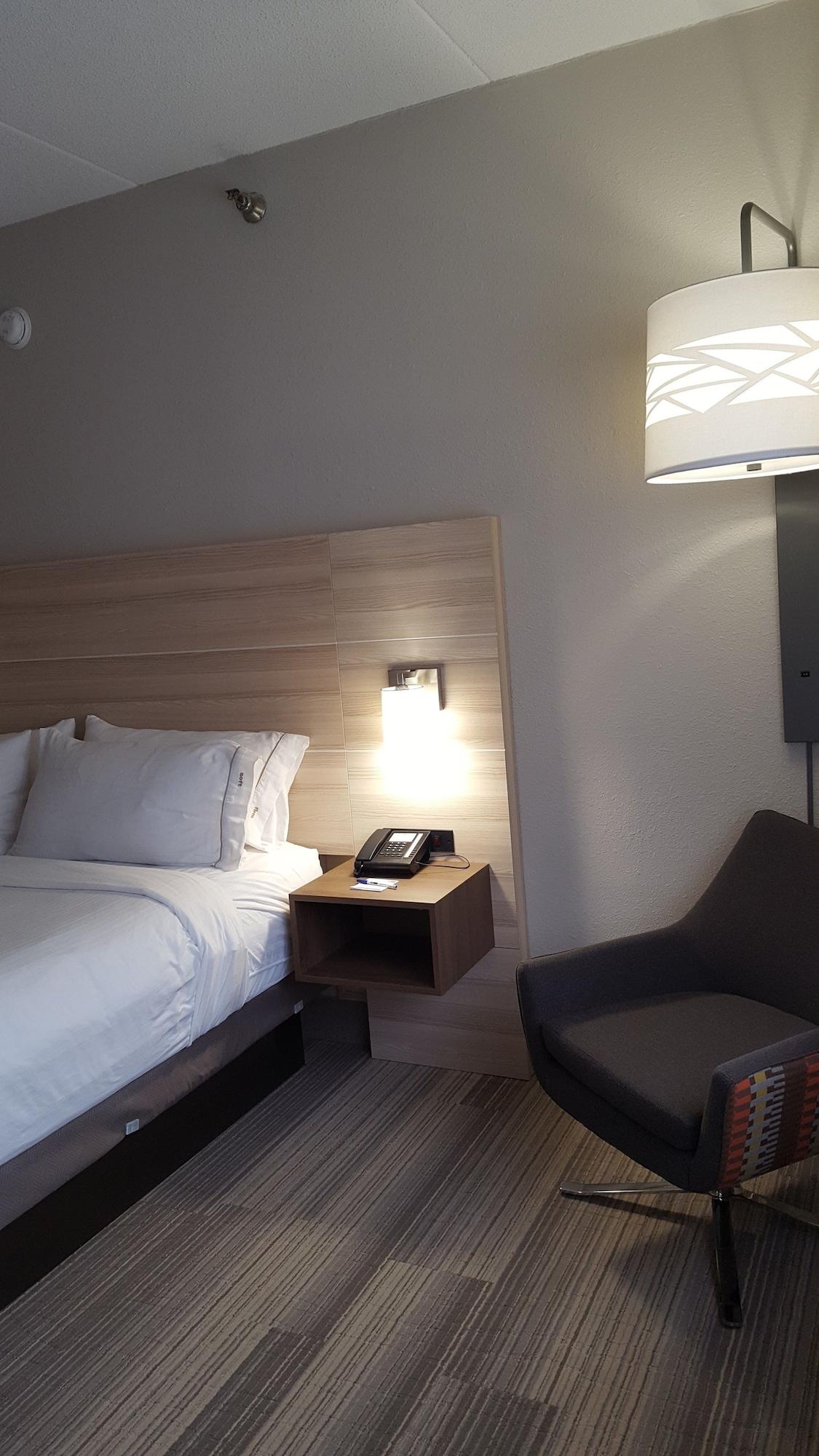 Express Northeast By Ihg Hotel Louisville