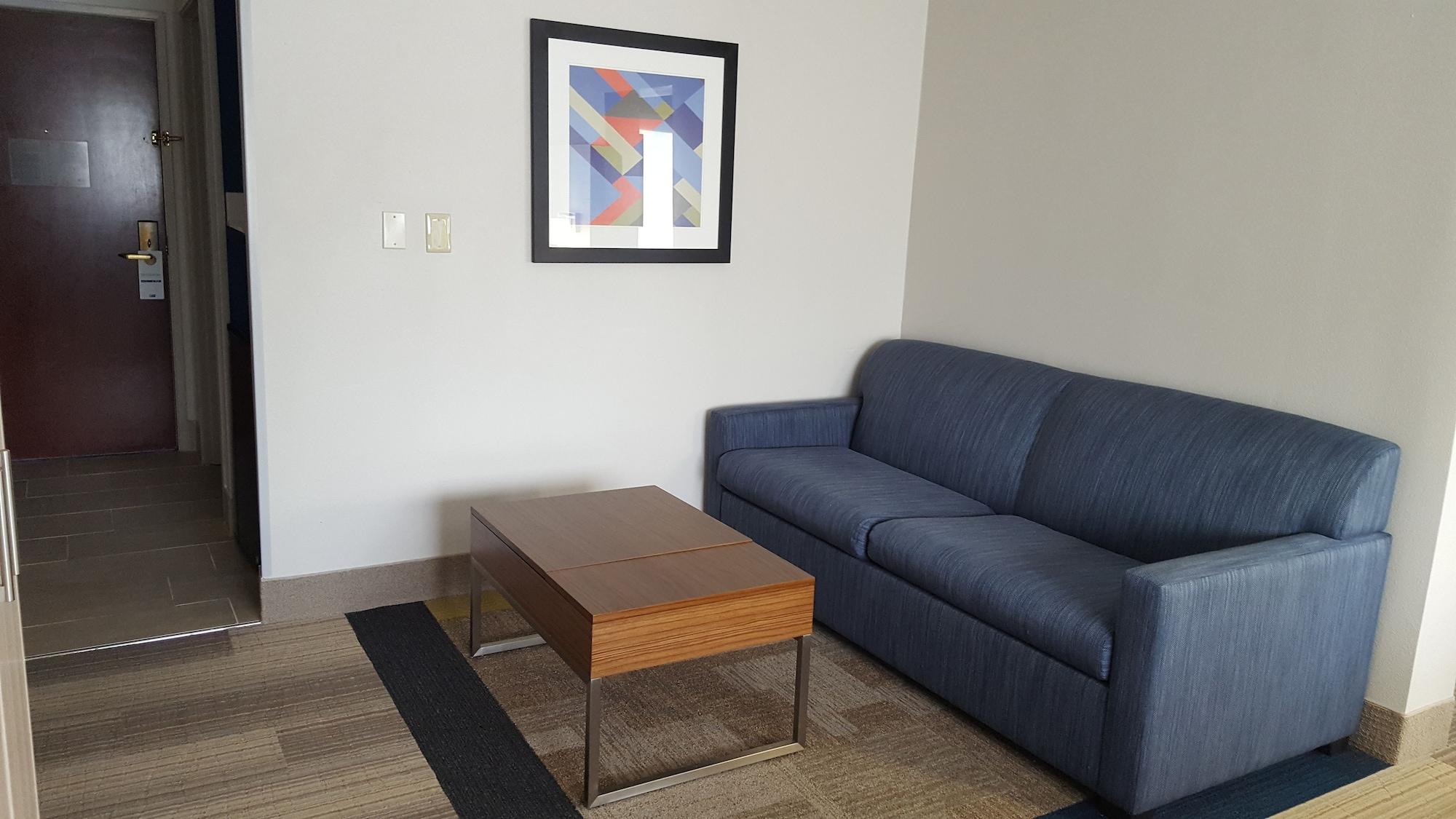 Hotel Express Northeast By Ihg Louisville