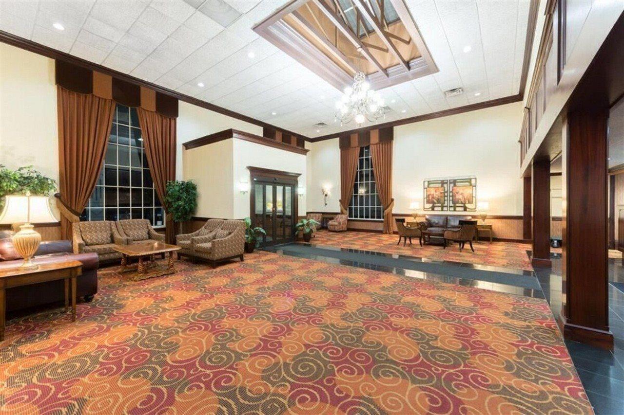 Ramada Plaza And Conference Center 3*