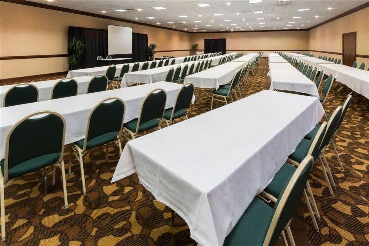 Ramada Plaza And Conference Center 3* Louisville