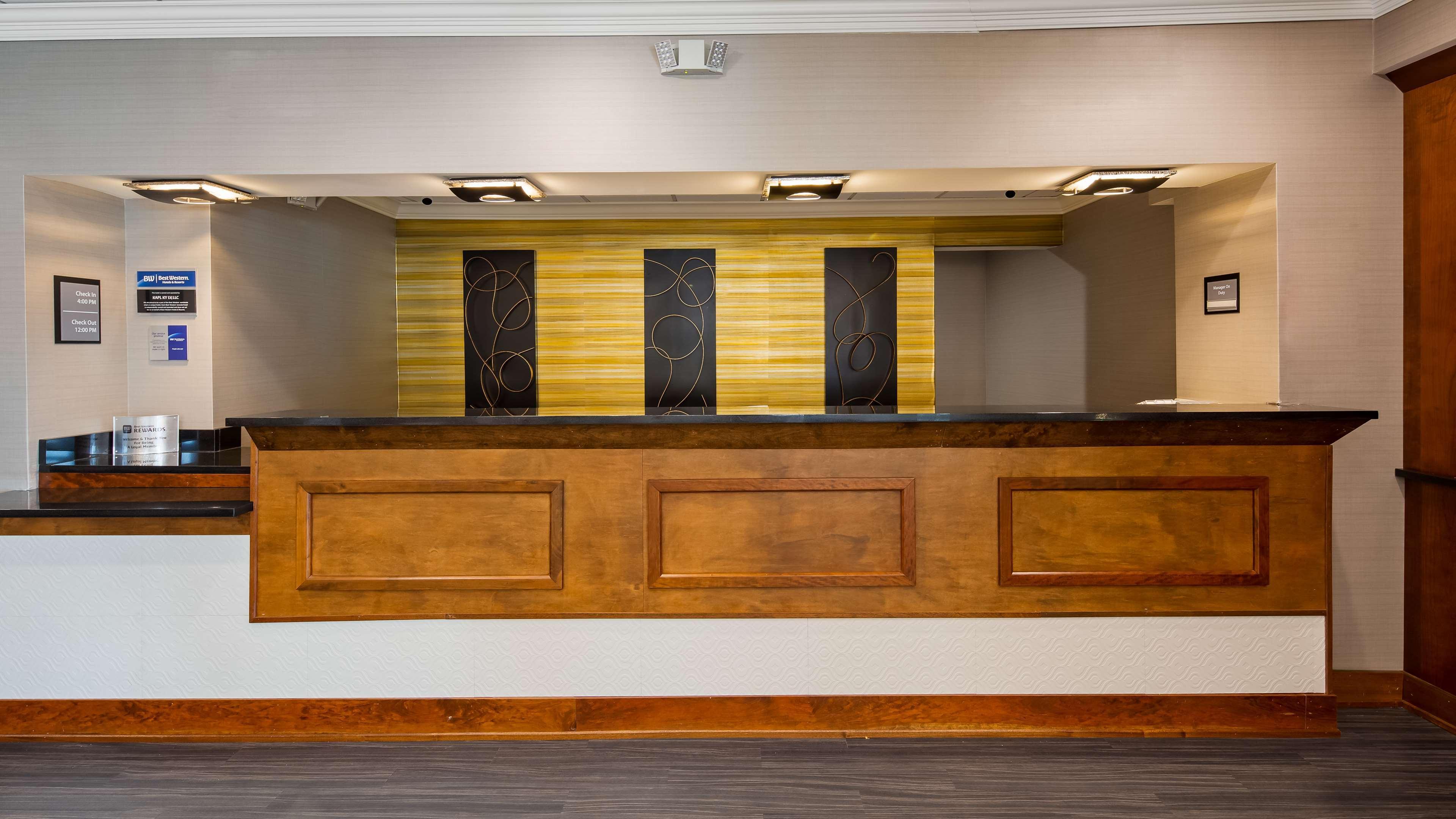Hotel Western Premier Airport/expo Center 4*