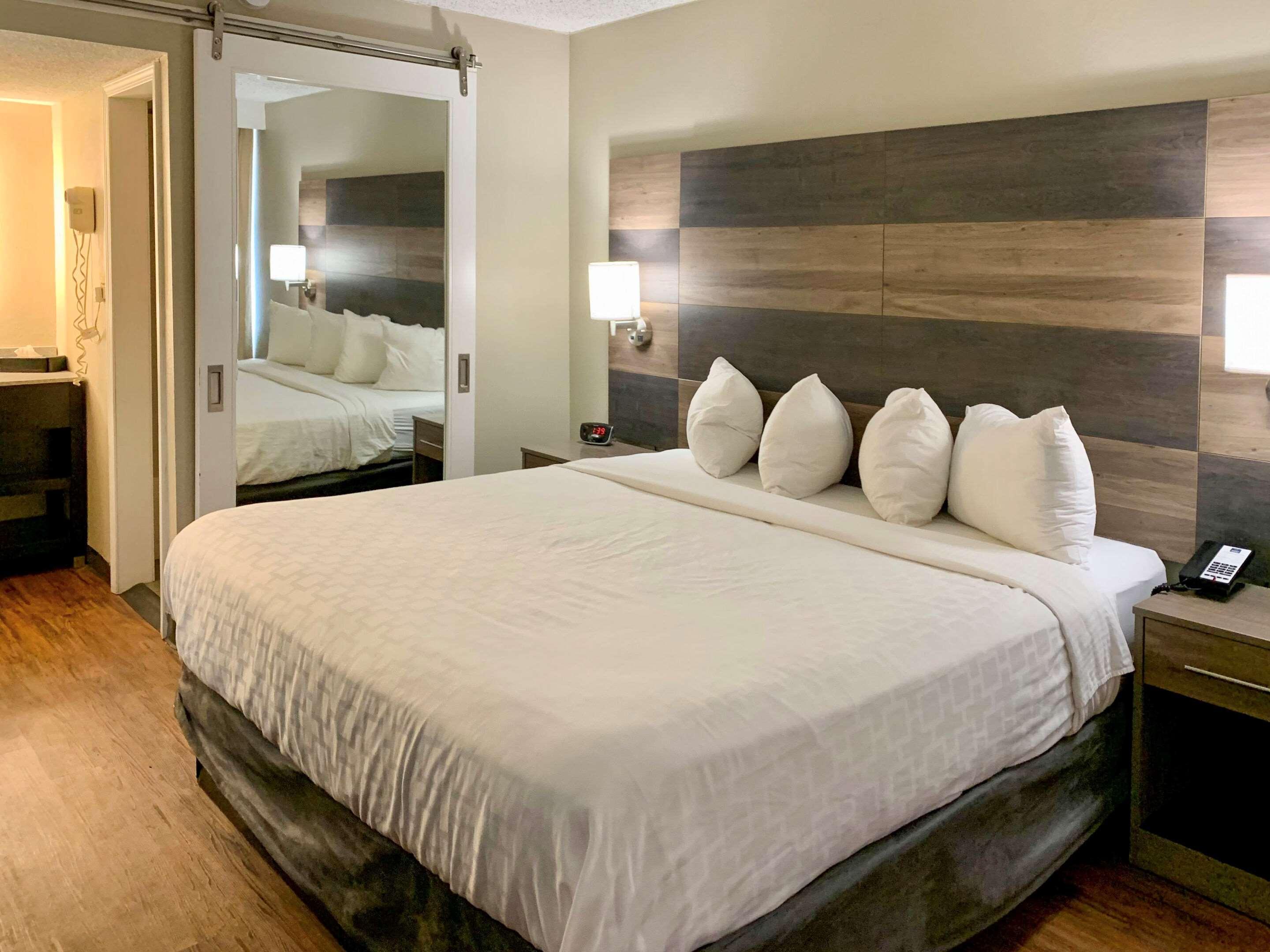 Clarion Pointe University/expo