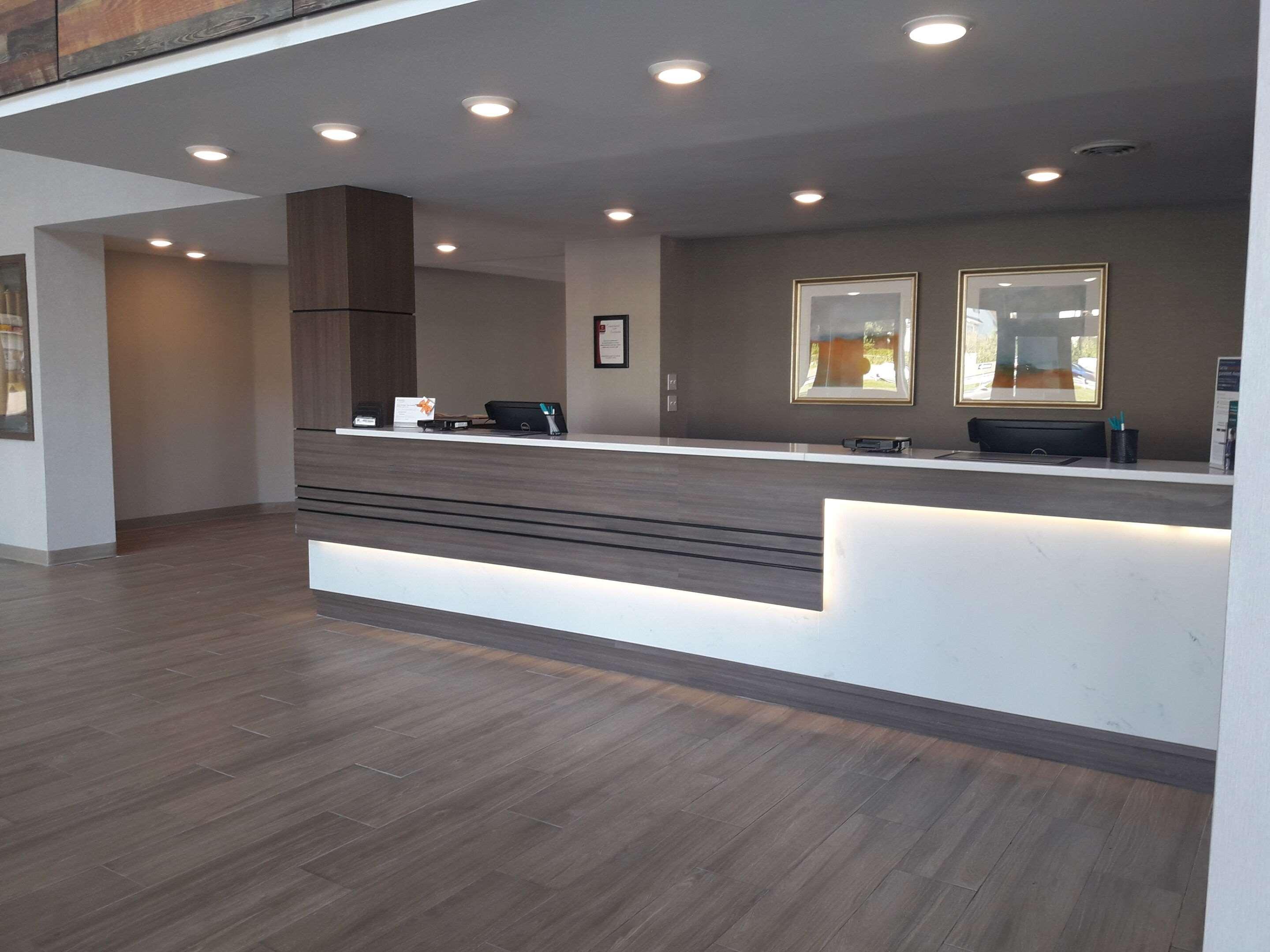Hotel Clarion Pointe University/expo 2*