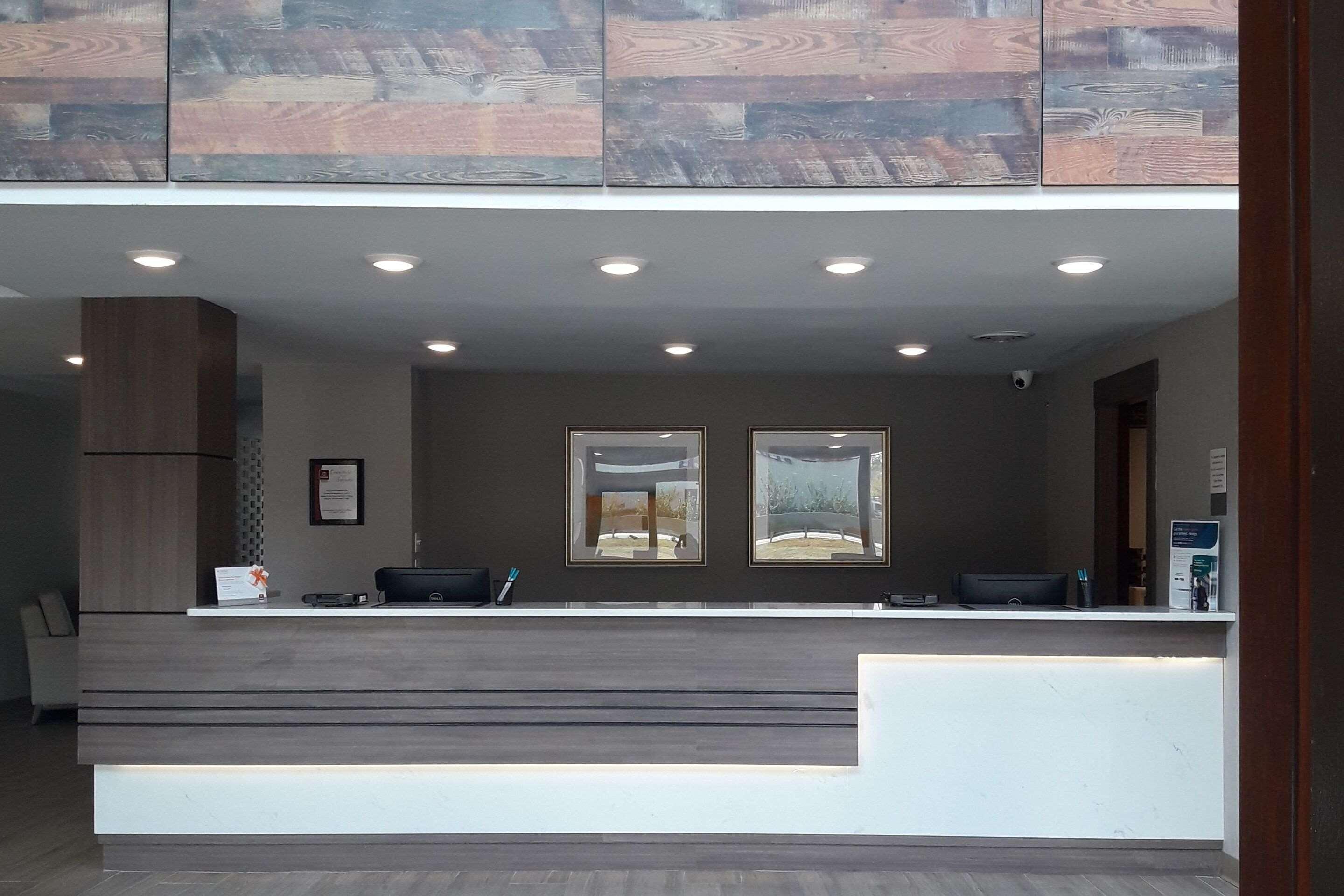 Clarion Pointe University/expo Hotel