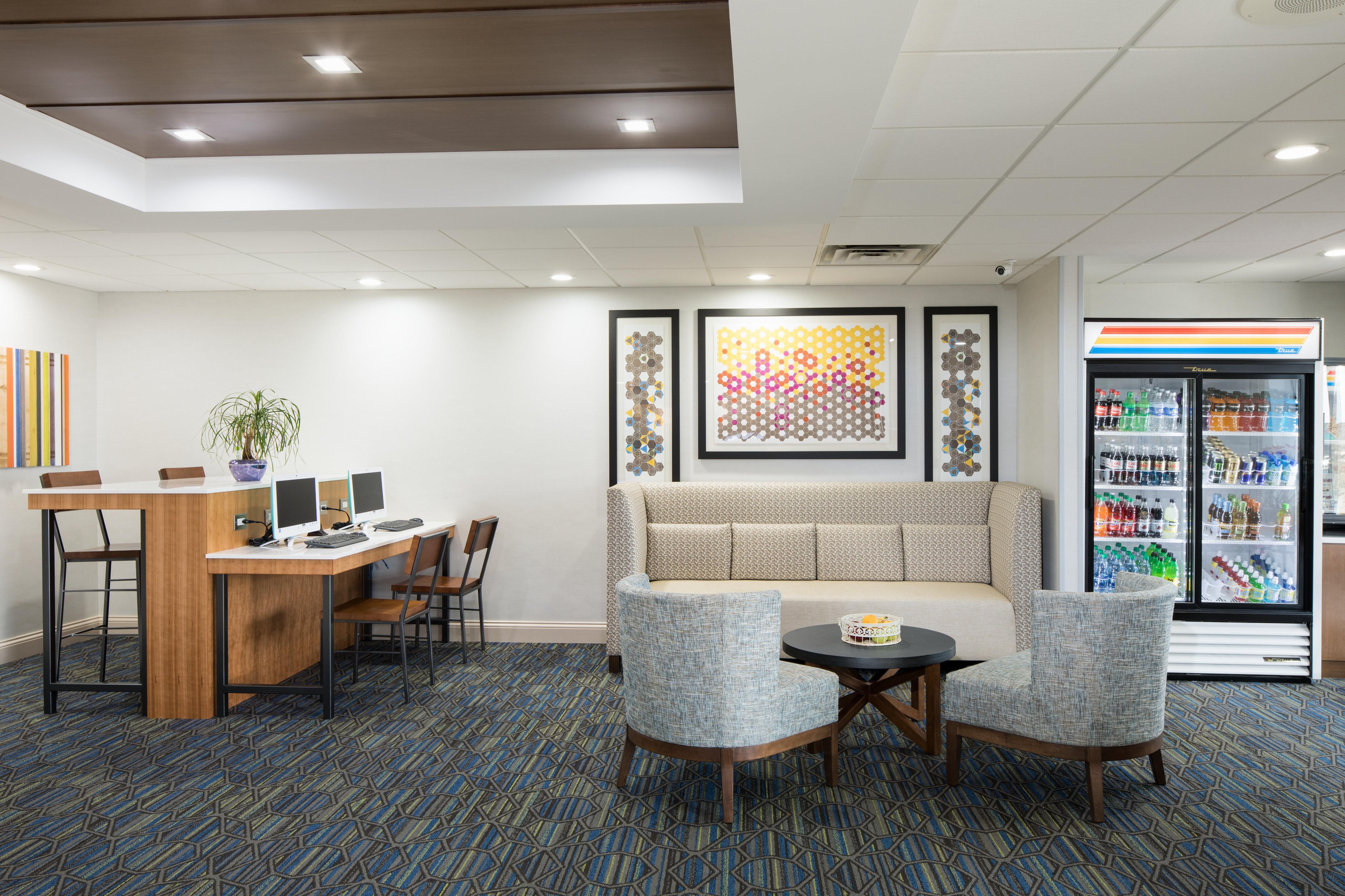 Express Northeast By Ihg Hotel 2*
