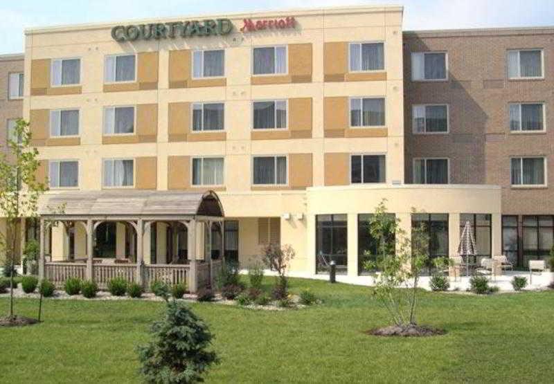 Courtyard Northeast Hotel 3*