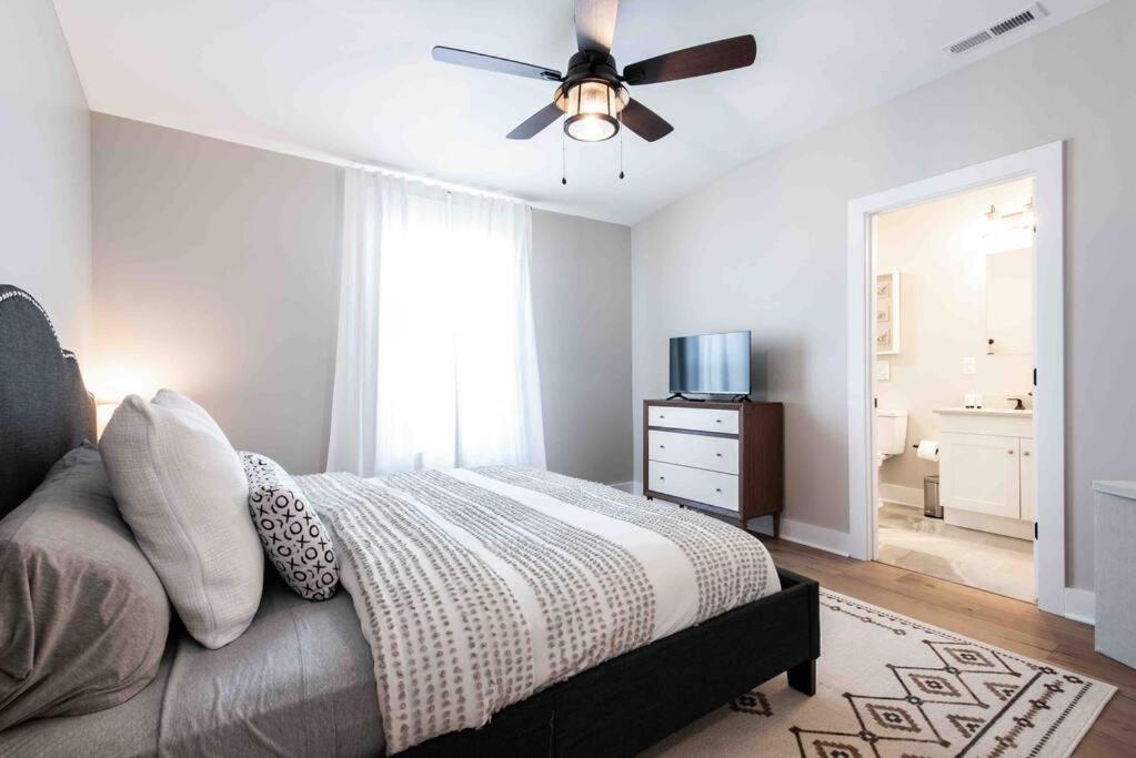 Newly Renovated 3 Bedroom Shelby Park **free Parking**