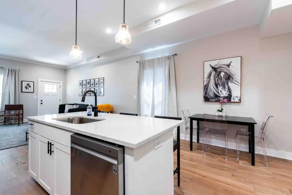 Holiday home Newly Renovated 3 Bedroom Shelby Park **free Parking** *