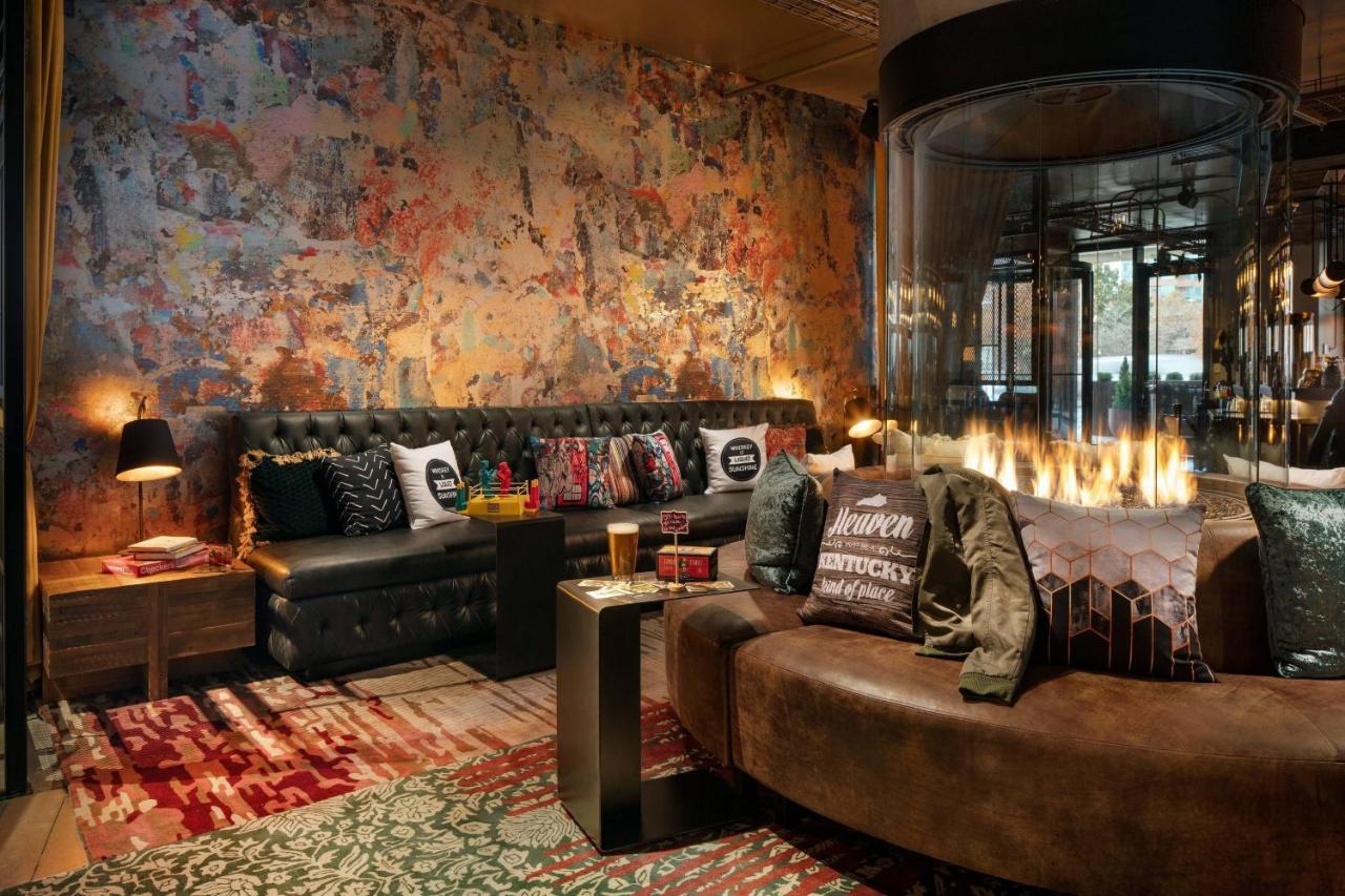 Moxy Downtown 4*