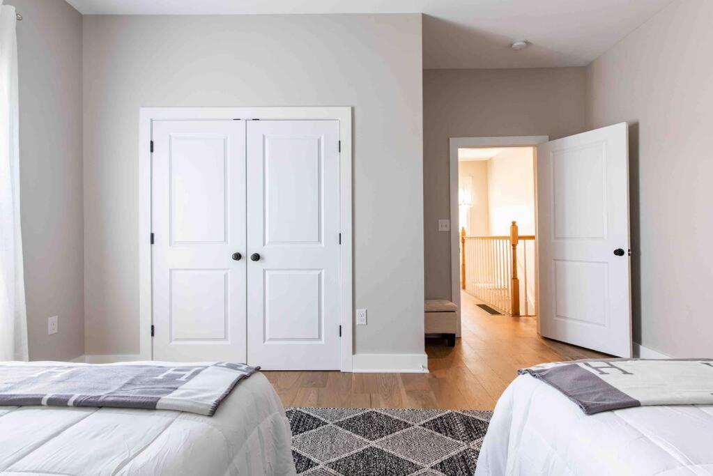 Newly Renovated 3 Bedroom Shelby Park **free Parking** Holiday home