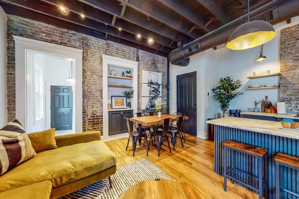Luxury 8 Bed/4 Ba Nulu Private Yard/parking *
