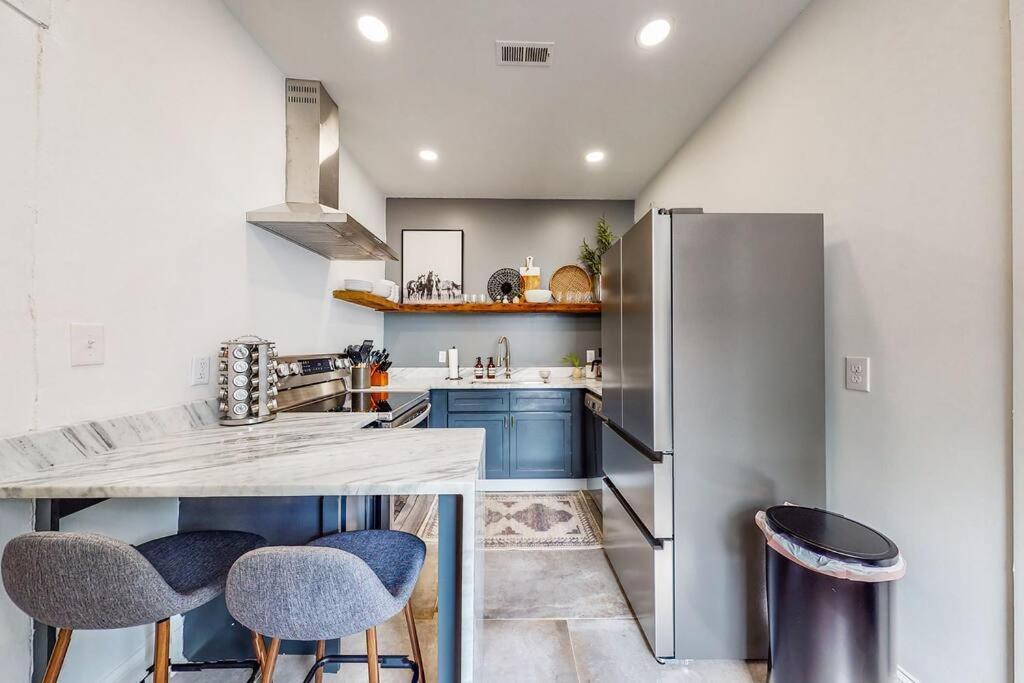 Luxury 8 Bed/4 Ba Nulu Private Yard/parking