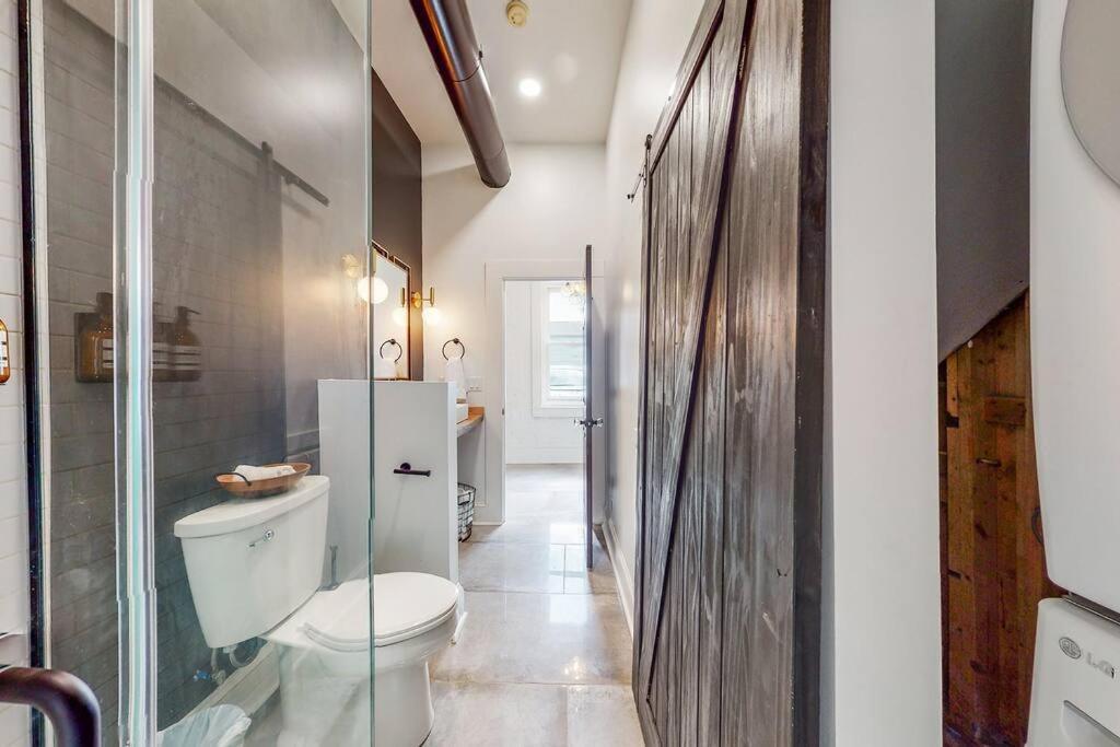 Luxury 8 Bed/4 Ba Nulu Private Yard/parking Holiday home