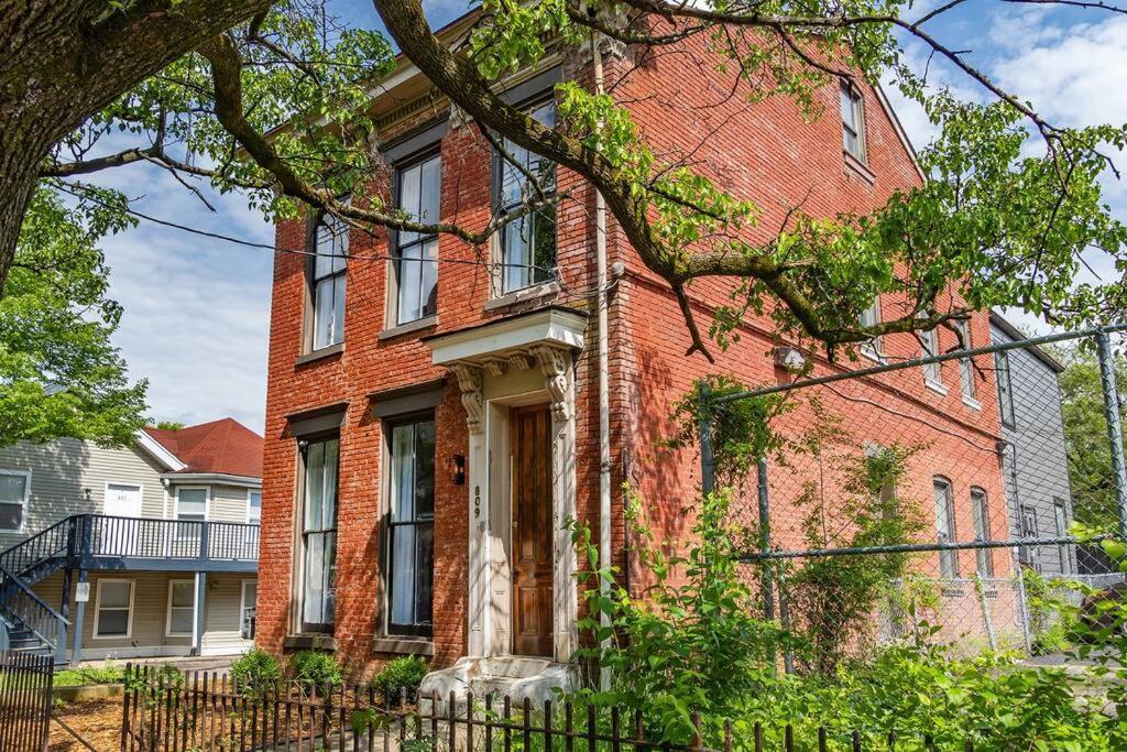 Luxury 8 Bed/4 Ba Nulu Private Yard/parking *