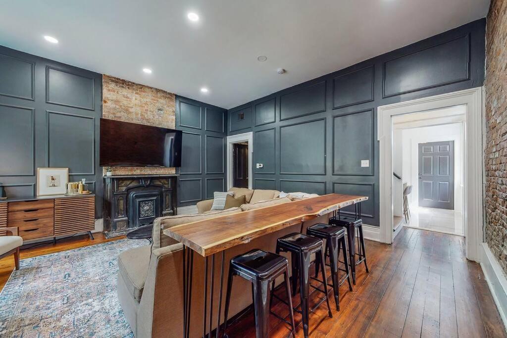 Luxury 8 Bed/4 Ba Nulu Private Yard/parking Holiday home