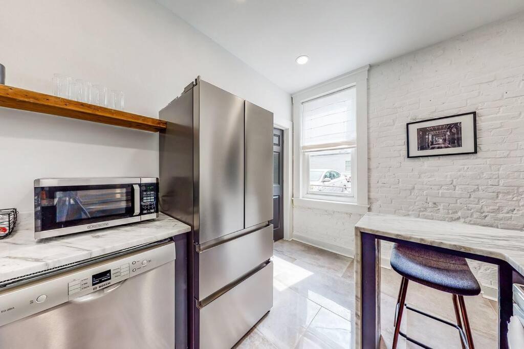 Holiday home Luxury 8 Bed/4 Ba Nulu Private Yard/parking Louisville