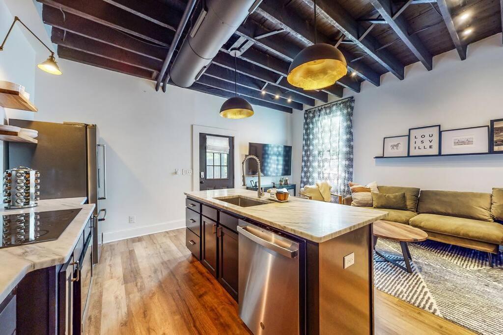 Luxury 8 Bed/4 Ba Nulu Private Yard/parking *