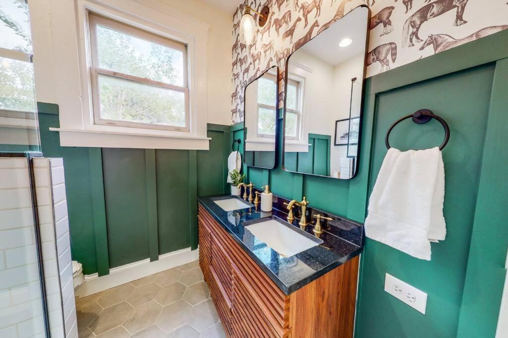 Luxury 8 Bed/4 Ba Nulu Private Yard/parking Holiday home Louisville