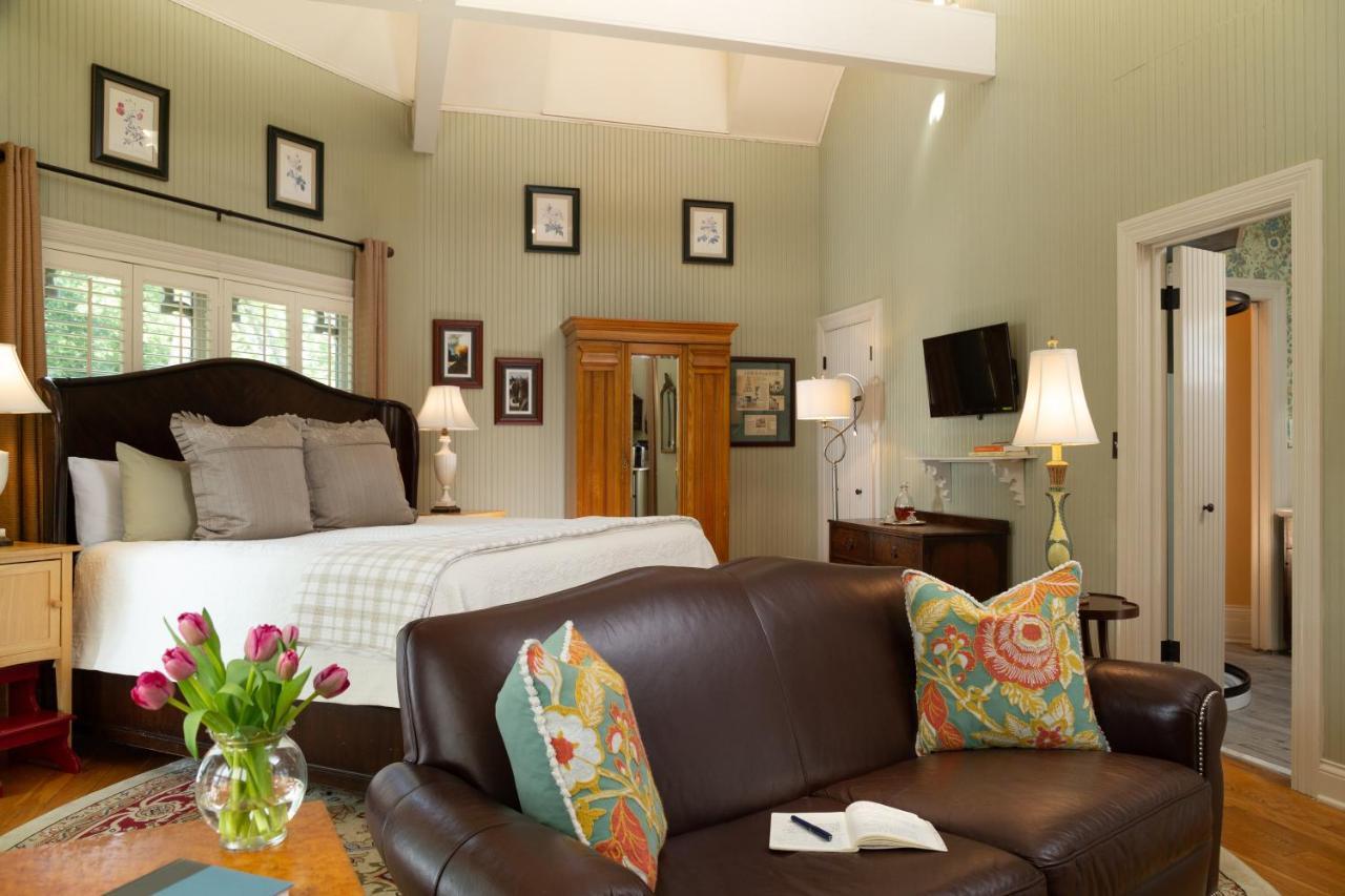 At Woodhaven-in The Heart Of The Bourbon Trail-over 12 Distilleries Nearby Bed & Breakfast Louisville