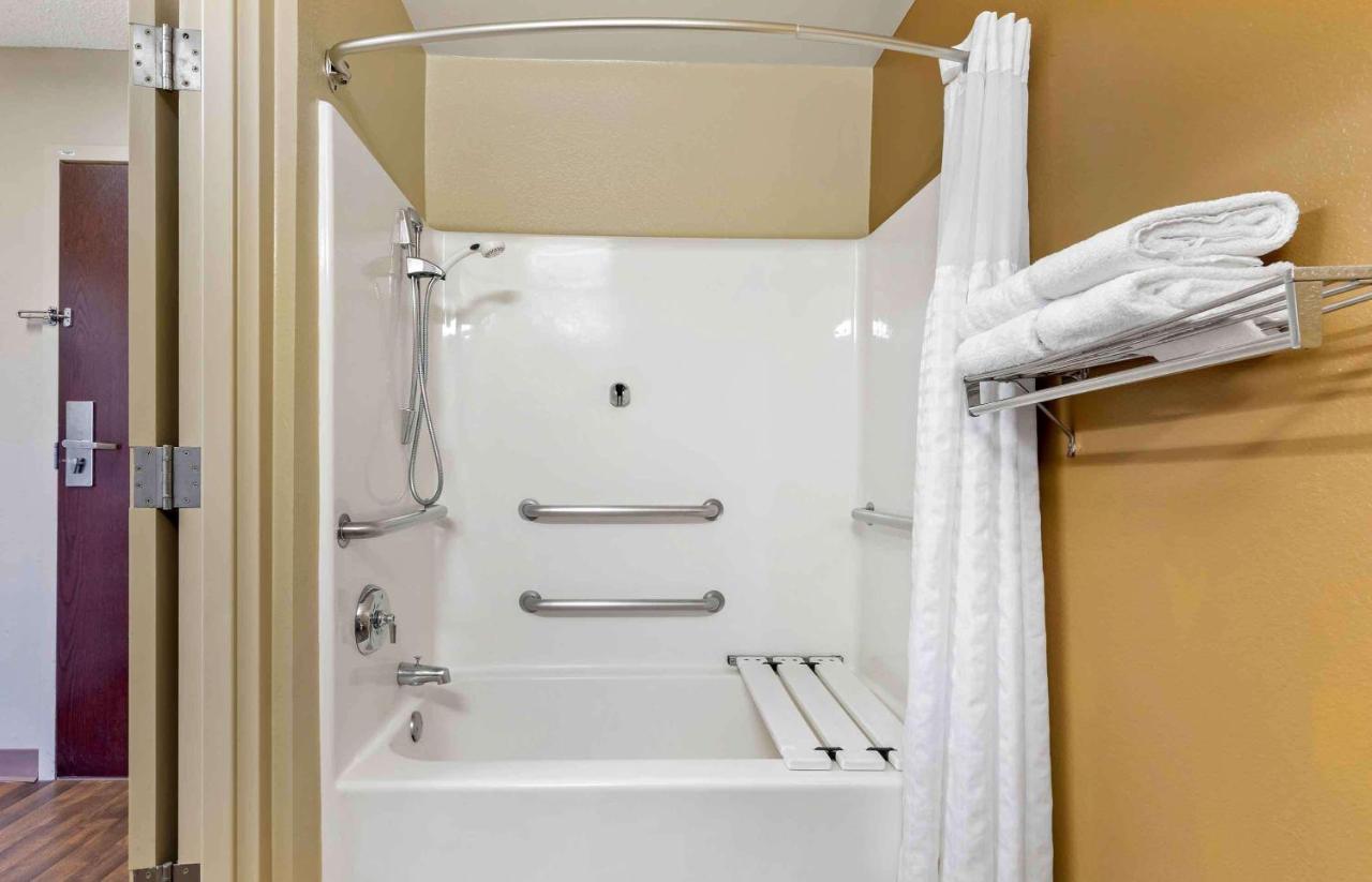Suburban East Hotel 2*