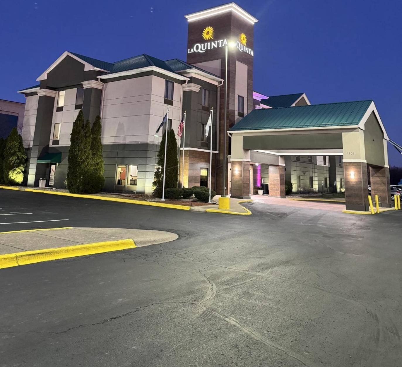 La Quinta & By Wyndham East Hotel