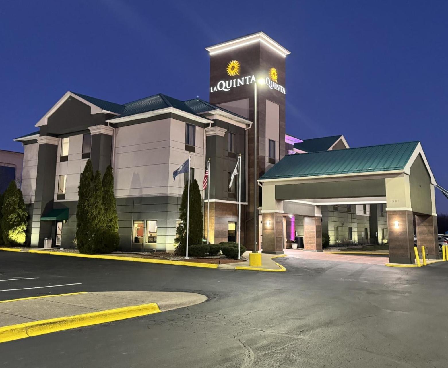 La Quinta & By Wyndham East 3*