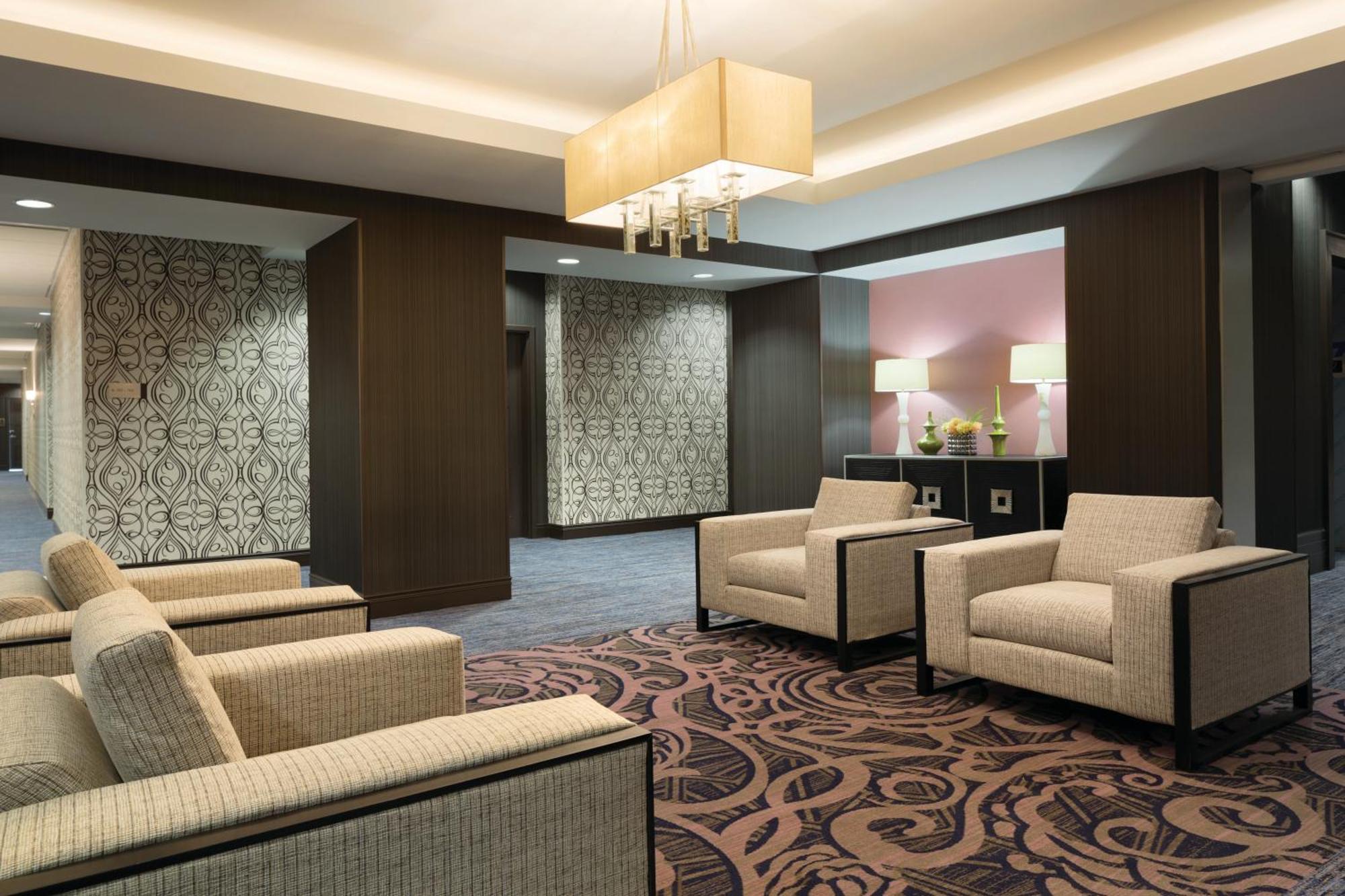 Hotel Embassy Downtown 4*