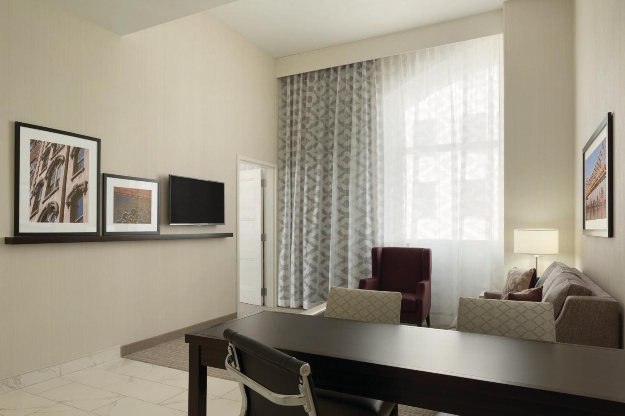 Embassy Downtown Hotel 4*