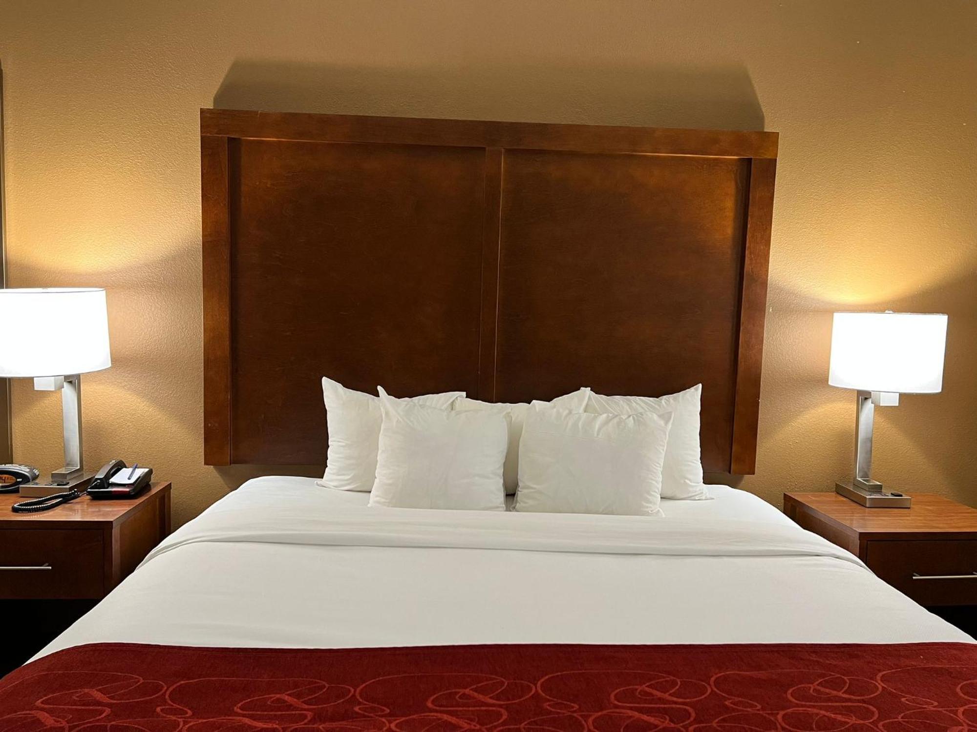 Hotel Comfort East 3*